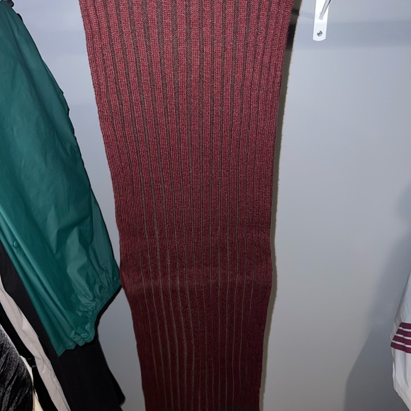 Black Rivet Ribbed Knit Scarf - Picture 2 of 3